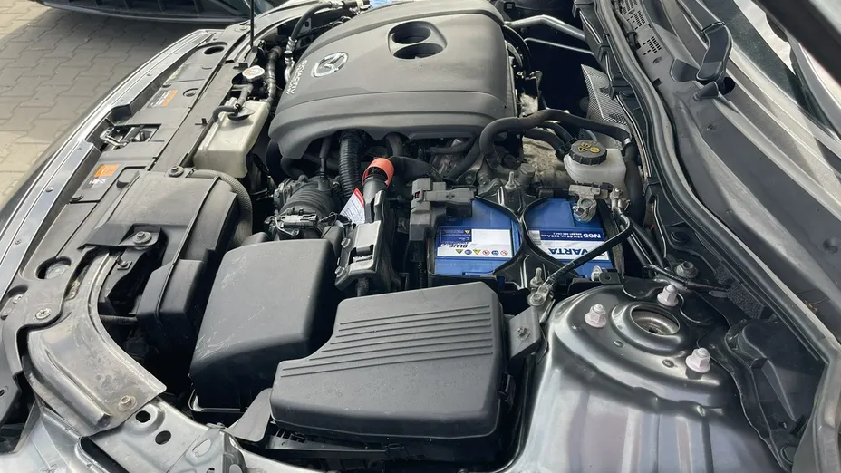 MAZDA 6 -