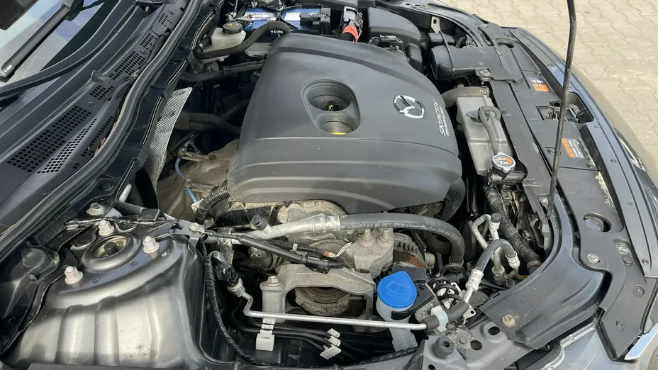 MAZDA 6 -