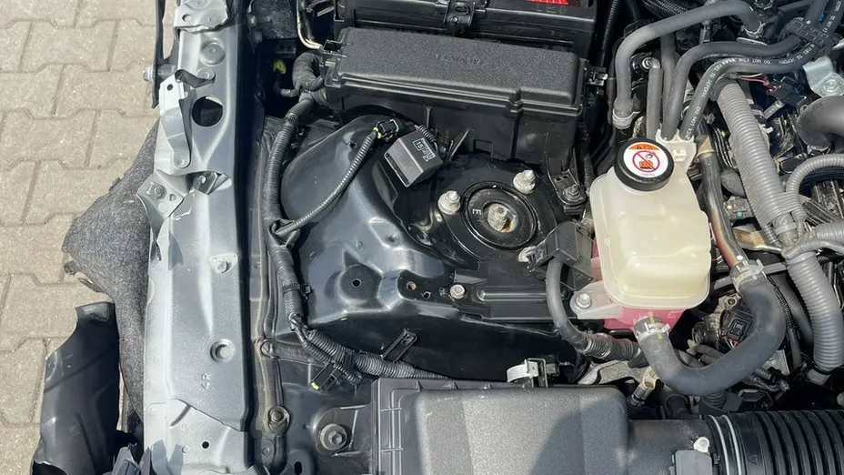 LEXUS IS -