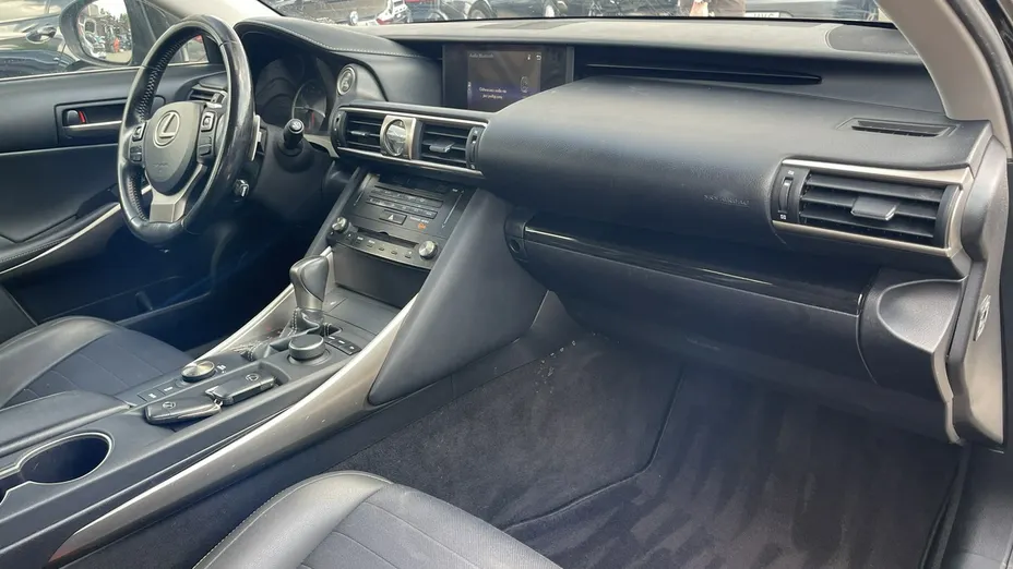 LEXUS IS -