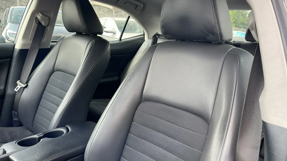 LEXUS IS -