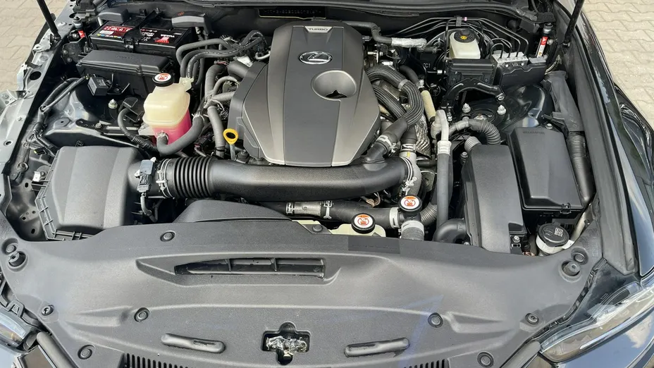 LEXUS IS -