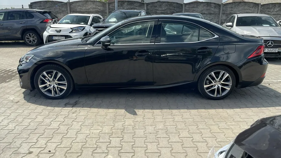 LEXUS IS -