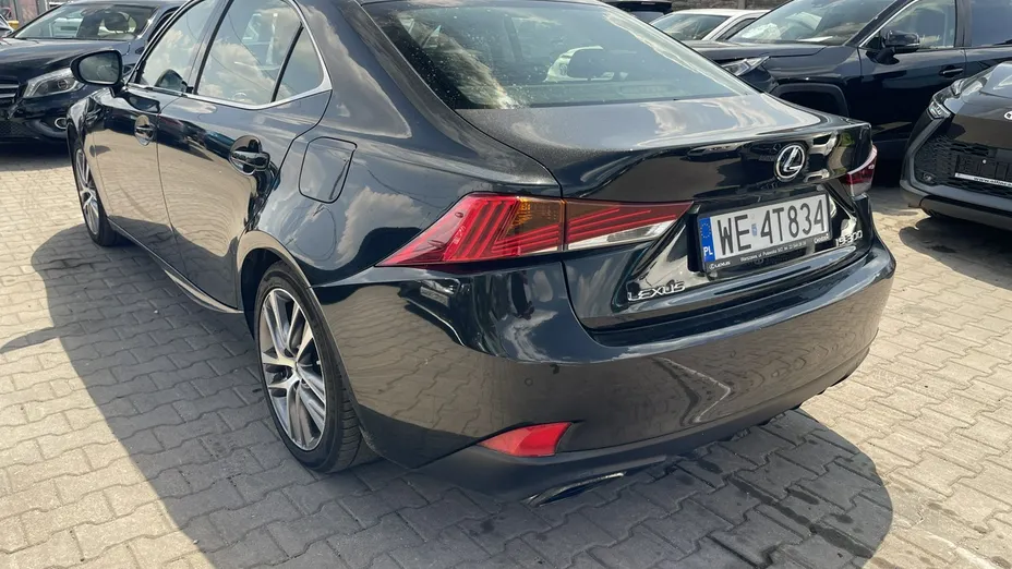 LEXUS IS -