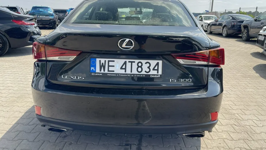 LEXUS IS -