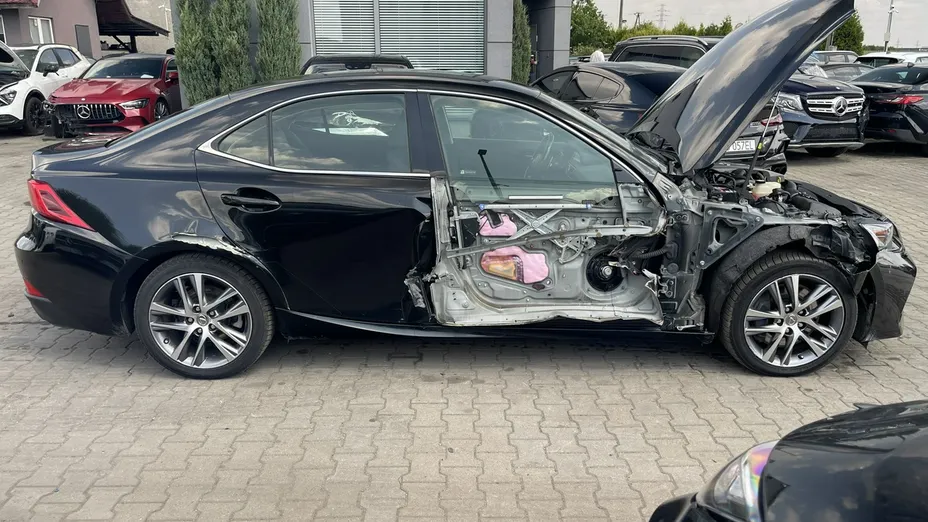 LEXUS IS -