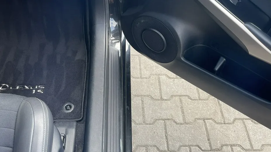 LEXUS IS -