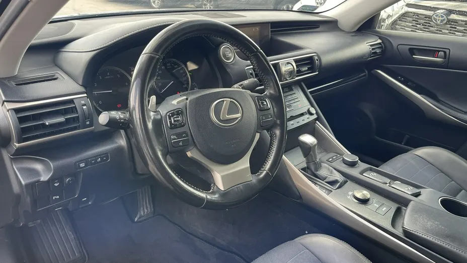 LEXUS IS -
