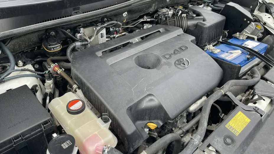 TOYOTA RAV4 -
