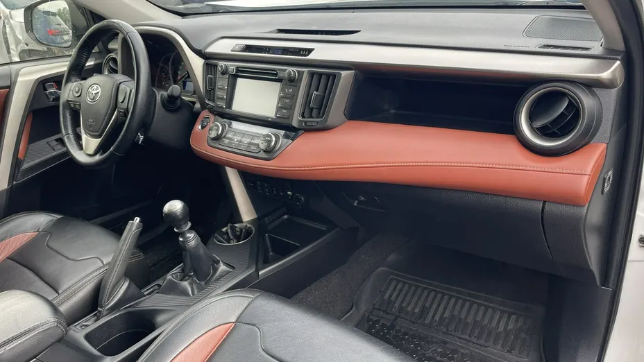 TOYOTA RAV4 -