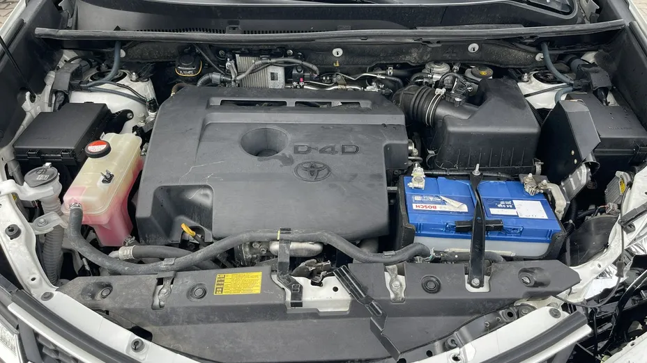 TOYOTA RAV4 -