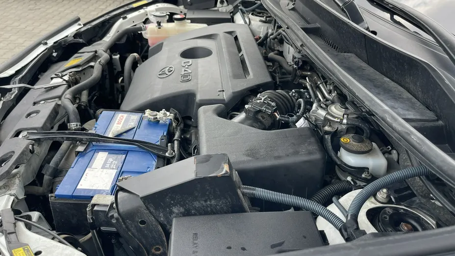 TOYOTA RAV4 -