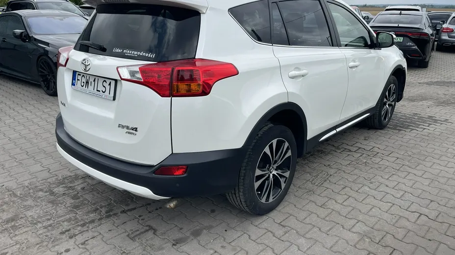 TOYOTA RAV4 -