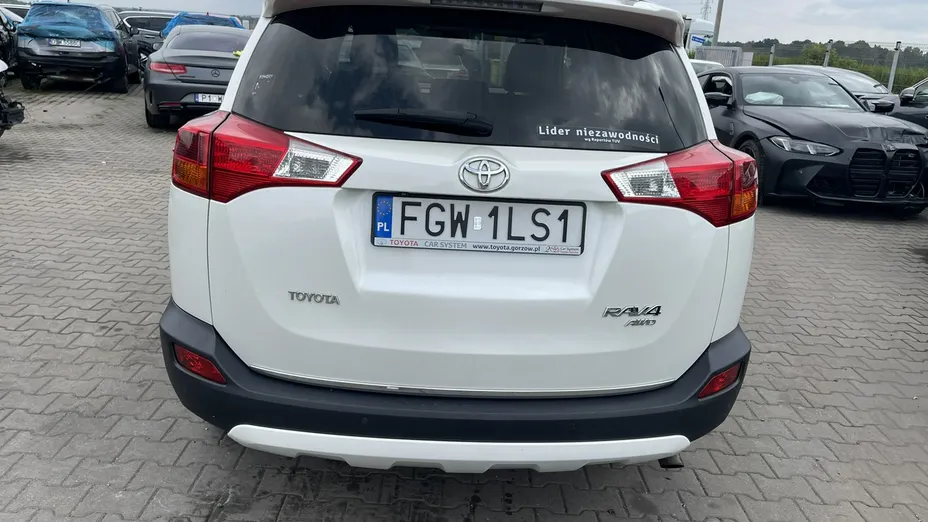 TOYOTA RAV4 -