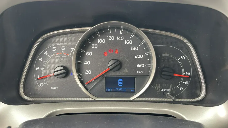 TOYOTA RAV4 -