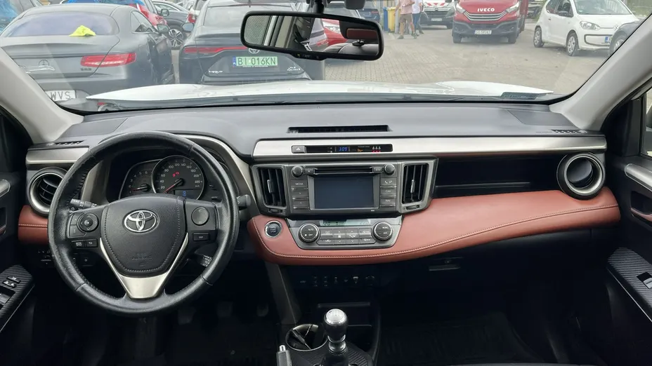 TOYOTA RAV4 -