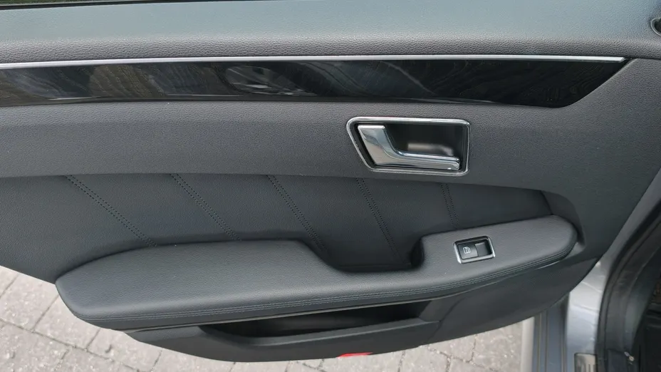 MERCEDES-BENZ E Klasa -