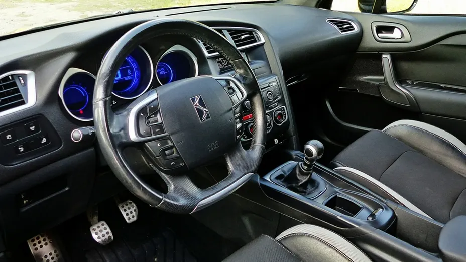 CITROEN DS4 -
