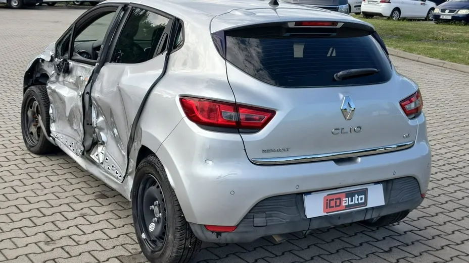 RENAULT Clio -