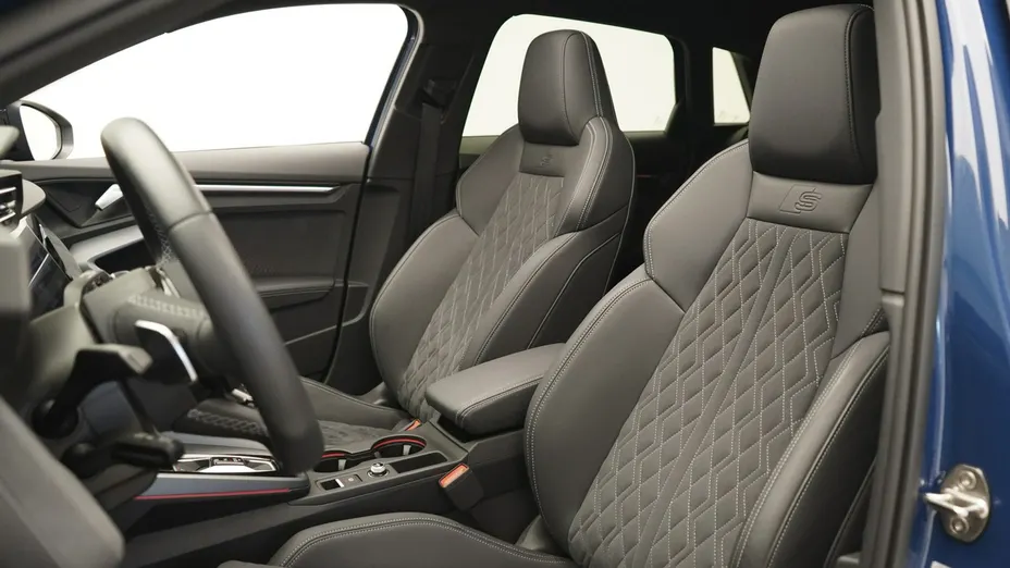 AUDI S3 -