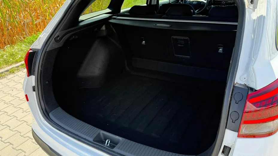 HYUNDAI i30 -