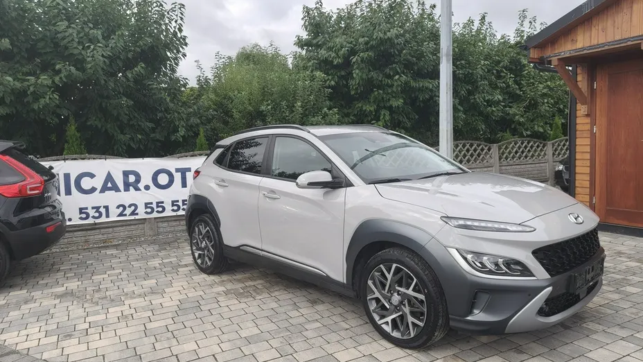 HYUNDAI Kona -