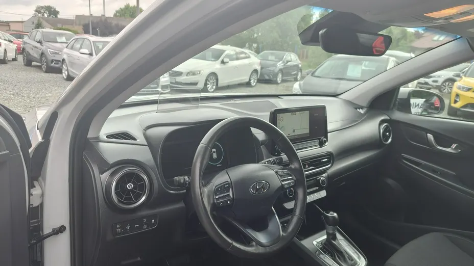 HYUNDAI Kona -