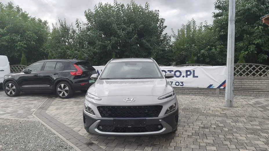 HYUNDAI Kona -