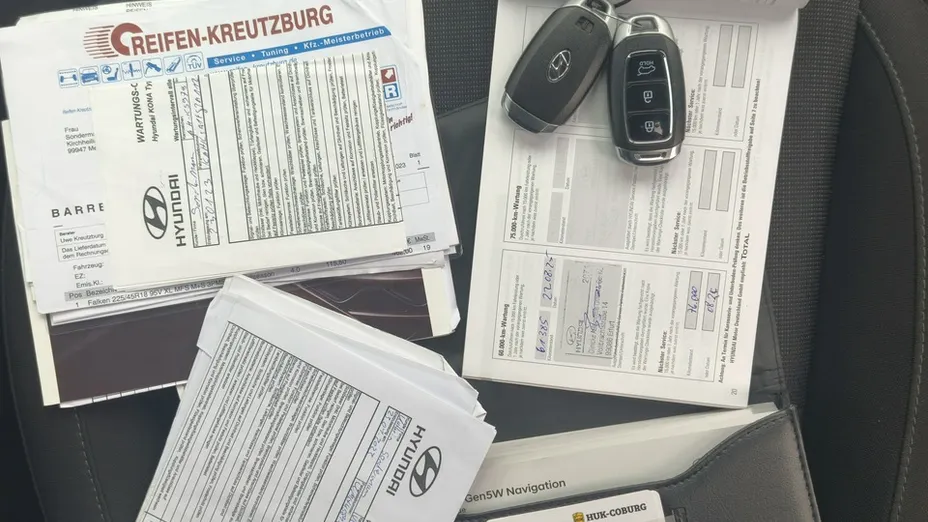 HYUNDAI Kona -