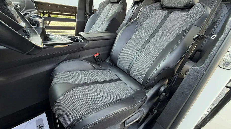 PEUGEOT 3008 -