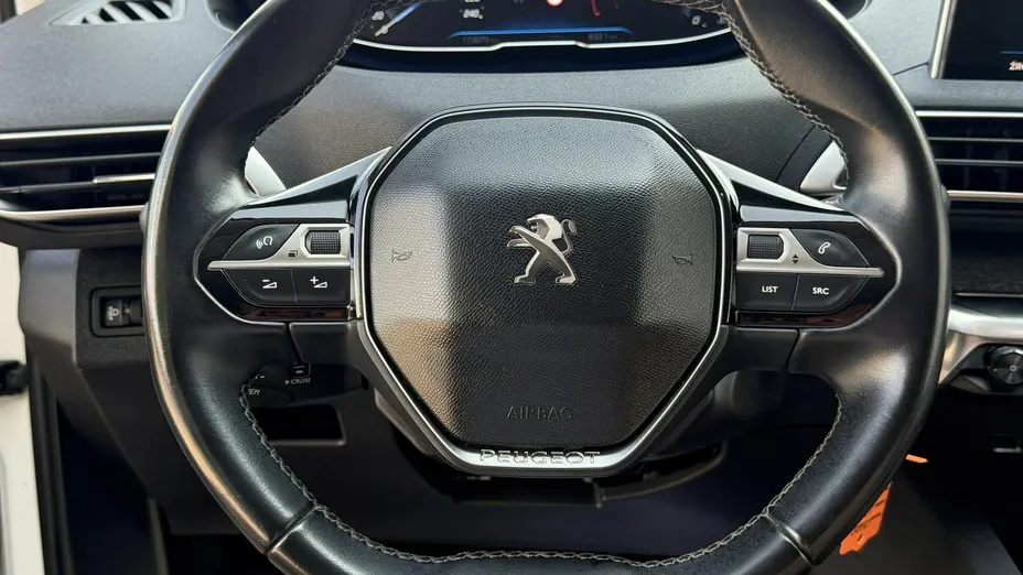 PEUGEOT 3008 -