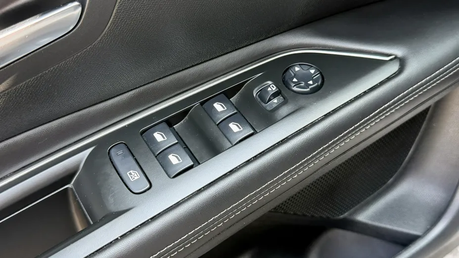 PEUGEOT 3008 -