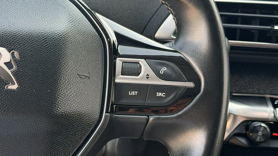 PEUGEOT 3008 -