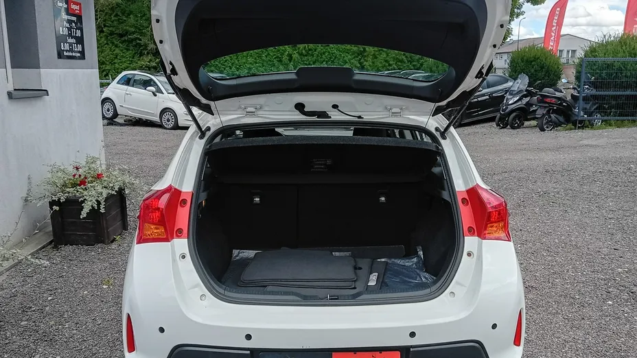 TOYOTA Auris -