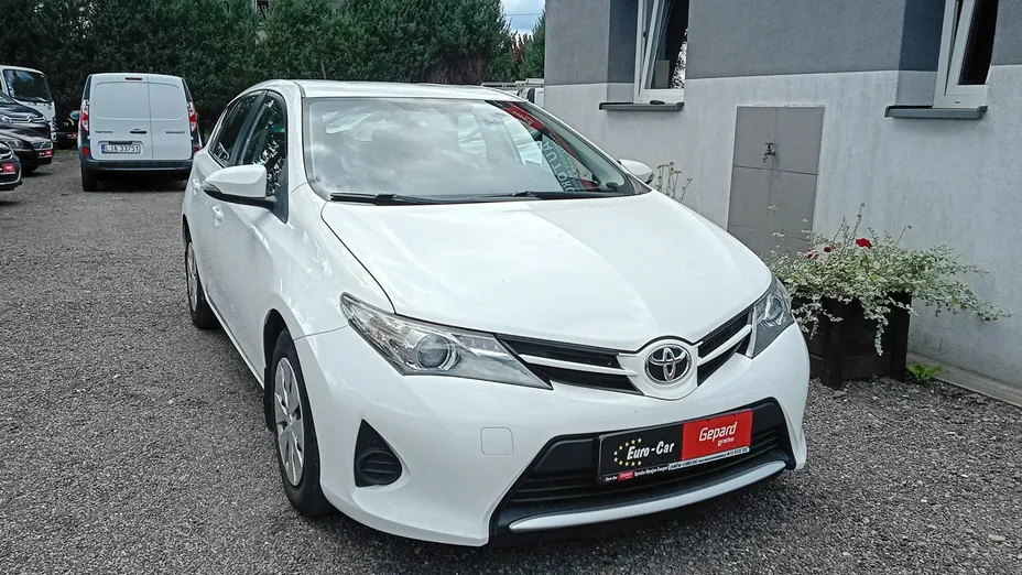 TOYOTA Auris -