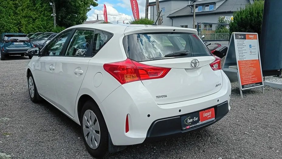 TOYOTA Auris -