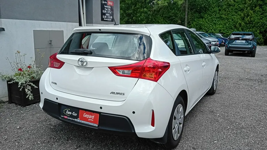 TOYOTA Auris -
