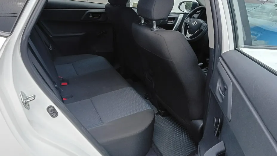 TOYOTA Auris -