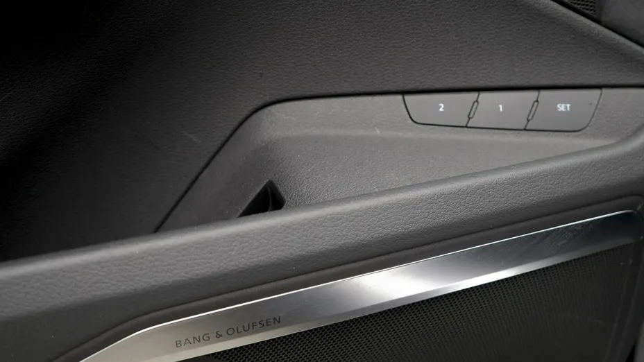 AUDI Q8 -
