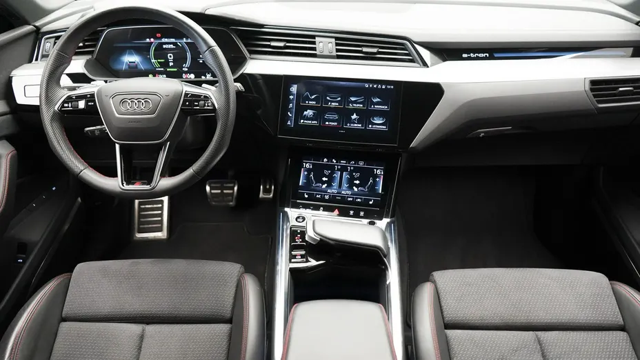 AUDI Q8 -
