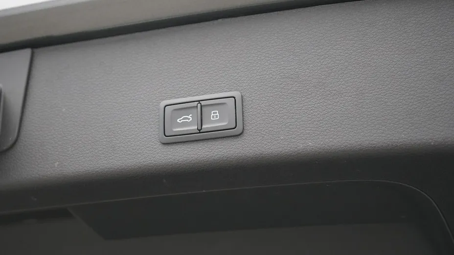 AUDI Q8 -