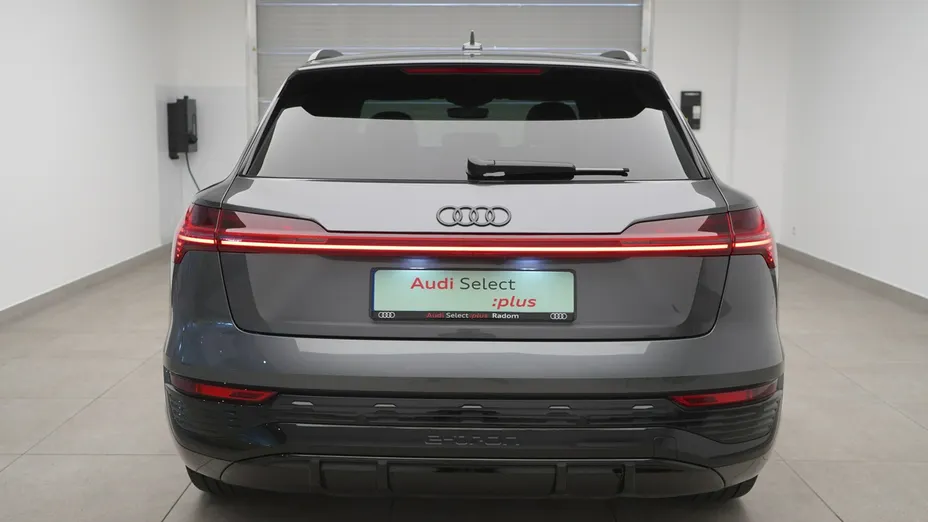 AUDI Q8 -