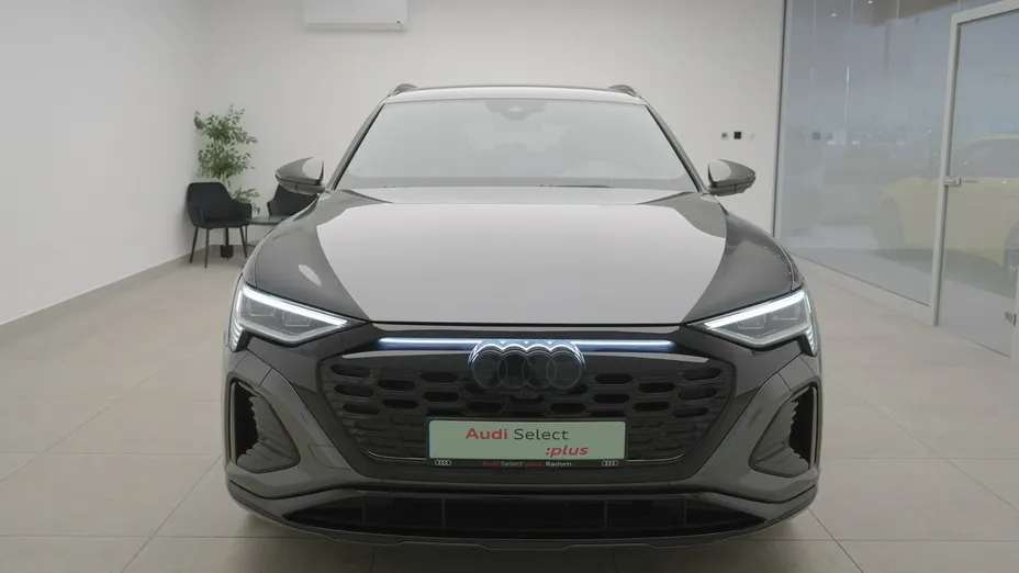 AUDI Q8 -