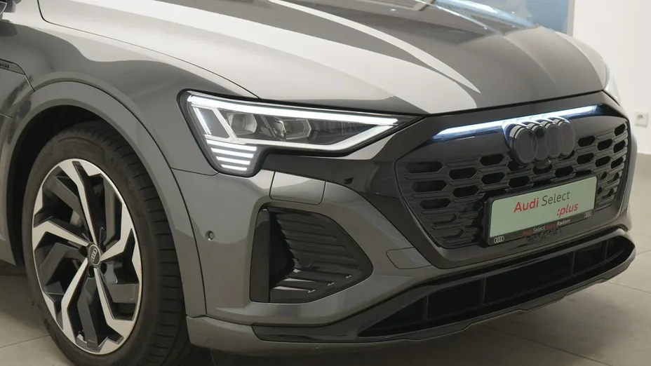 AUDI Q8 -
