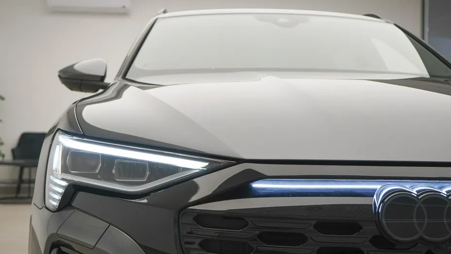 AUDI Q8 -