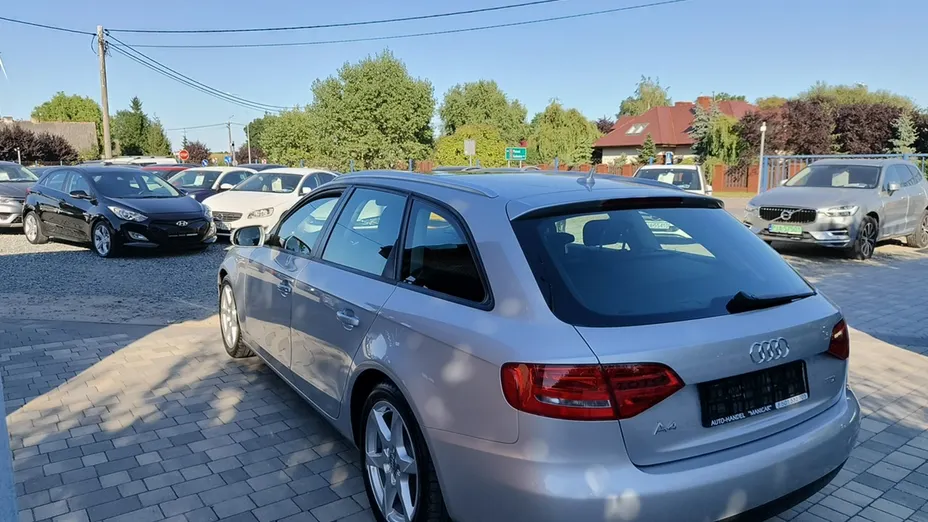 AUDI A4 -