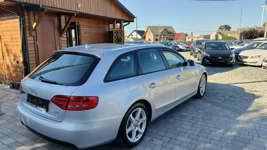 AUDI A4 -