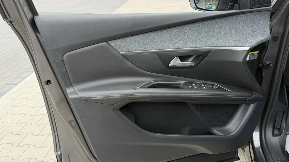 PEUGEOT 3008 -