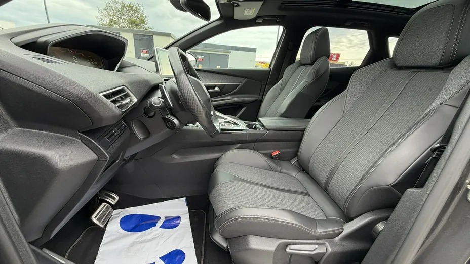 PEUGEOT 3008 -