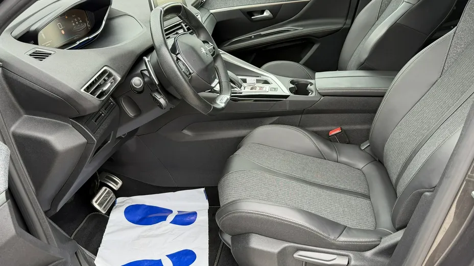 PEUGEOT 3008 -